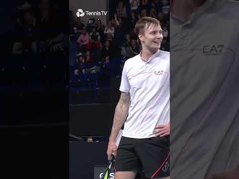 Unbelievable Hurkacz Tweener Pass 🤯