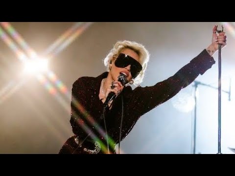 Miley Cyrus - Where Is My Mind? (Pixies Cover) / We Can’t Stop [Live]