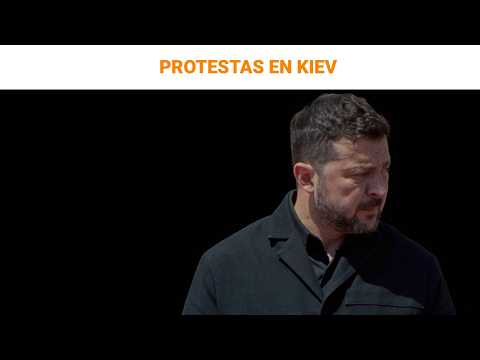 🔴DIRECTO | Manifestación en Kiev contra los cambios en el gobierno de Zelenski | RTVE Noticias