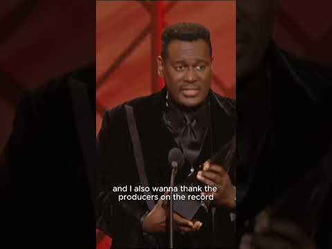 In 2002, Luther Vandross took home Favorite Soul/R&B Male Artist at the AMAs 🪩✨