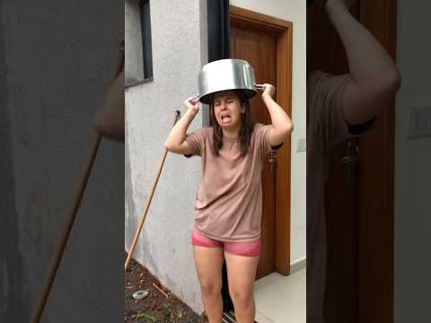 QUANDO A MÃE PEGA O BRINQUEDOS NA PANELA GRANDE 😂 #shorts