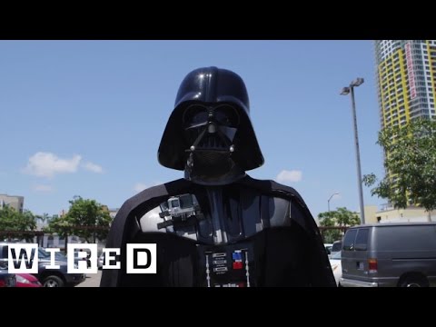 Behind the Mask: Darth Vader at Comic Con - UCftwRNsjfRo08xYE31tkiyw