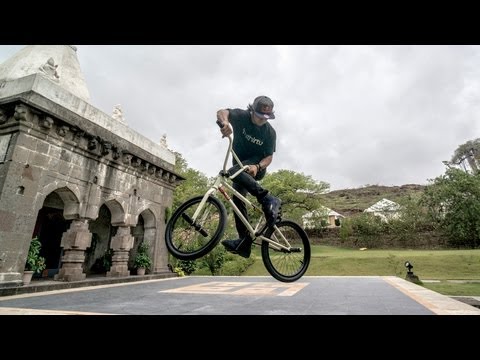 Flatland BMX in India - Red Bull Street Maharaja 2013 - UCblfuW_4rakIf2h6aqANefA