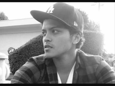 Bruno Mars-Talking To The Moon + Lyrics