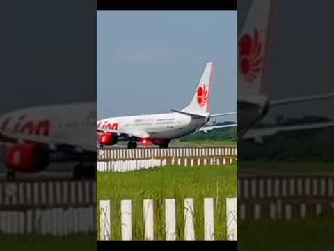 sticker book cabin lion air pk-LHS take off bandara adi soemarmo