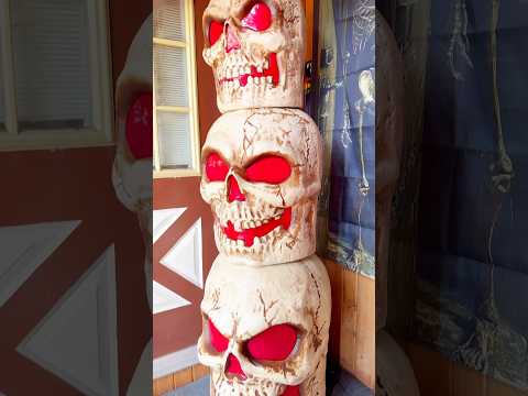 Stop at the restaurant with spooky decorations #travel #spooky #lunch #halloween