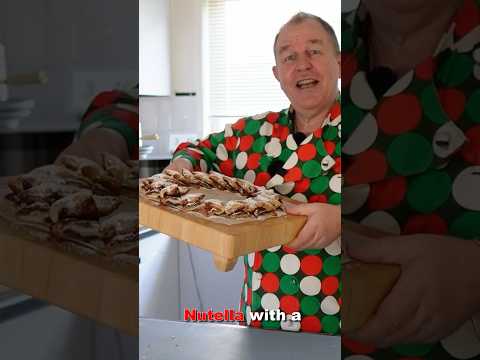 How to make a NUTELLA Tear & Share CHRISTMAS WREATH 🎄  #christmas #nutella #recipe