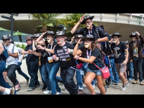 Adam Savage Flash Mob at Comic-Con 2013 - UCiDJtJKMICpb9B1qf7qjEOA