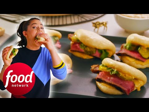 How To Make Flavourful Steak Buns With Peanut Sauce | Girl Meets Farm