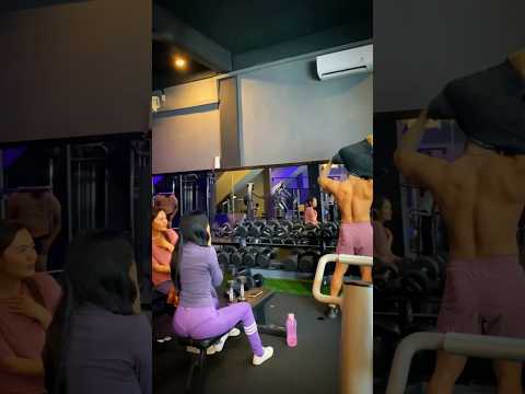 bikin gagal fokus 🤣 #prank #gym #bodygoals