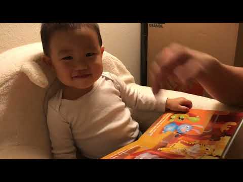 【1歳7ヶ月】パパとwheels on the busを歌う / [19 months old baby] sing the wheels on the bus with daddy