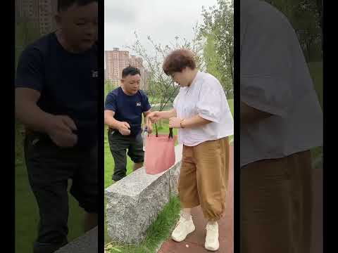 Kind woman help #motivation #positivevibes #lnspiration