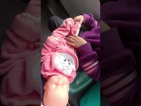paseando con la bebé y su mama