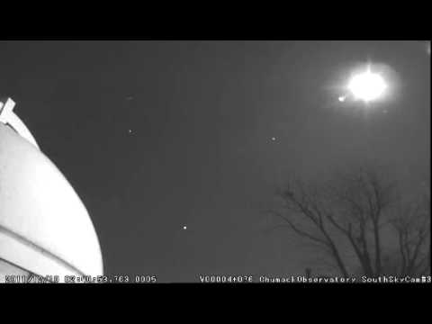 Geminid Meteor Shower Visible Through Bright Moon - UCVTomc35agH1SM6kCKzwW_g