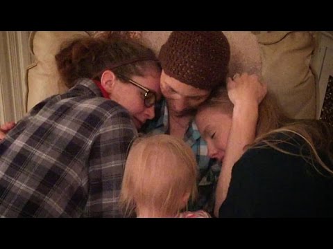 Joey Feek Shares Heartbreaking Photo With Her Daughters - UCdtXPiqI2cLorKaPrfpKc4g