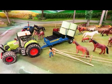 RC TRACTOR FEEDING FARM ANIMALS with Mini Bale Wagon - Rc Toys in Action - UCmlTIlYhEGngvGn6quI8scg