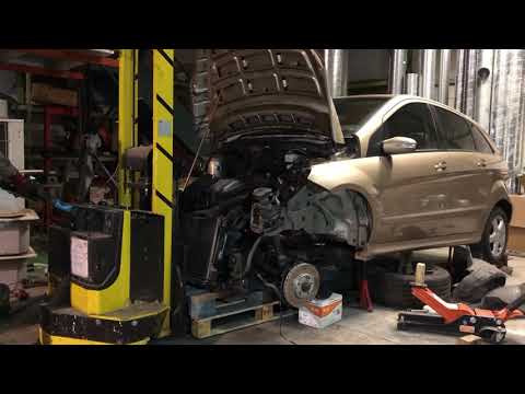 Guida allo smontaggio del motore della Mercedes Classe B