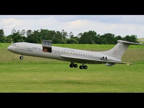 AMAZING SAVE AS HATCH OPENS ON GIANT SCALE RC VICKERS VC-10 JET LINER - ROUGHAM - 2014 - UCMQ5IpqQ9PoRKKJI2HkUxEw