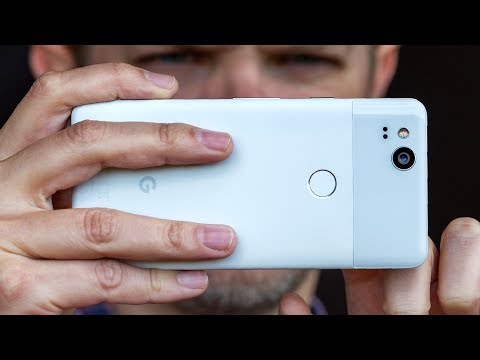 Google Pixel 2 first look - UCddiUEpeqJcYeBxX1IVBKvQ