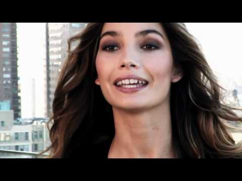 Victoria's Secret Fashion Show 2010 - Angels Discuss Each Other - UClzCn8DxRSCuMFv_WfzkcrQ