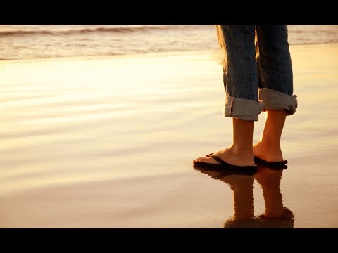 A podiatrist explains why flip-flops are terrible for your feet - UCcyq283he07B7_KUX07mmtA