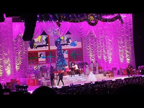 Mariah Carey - Charlie Brown Christmas (2018 Berlin Germany)