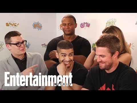 'Arrow': Next 'Epic' Crossover Will Be Rooted In The DCU | SDCC 2017 | Entertainment Weekly - UClWCQNaggkMW7SDtS3BkEBg