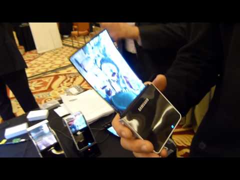 Samsung Flexible OLED display Hands-on - UCwPRdjbrlqTjWOl7ig9JLHg