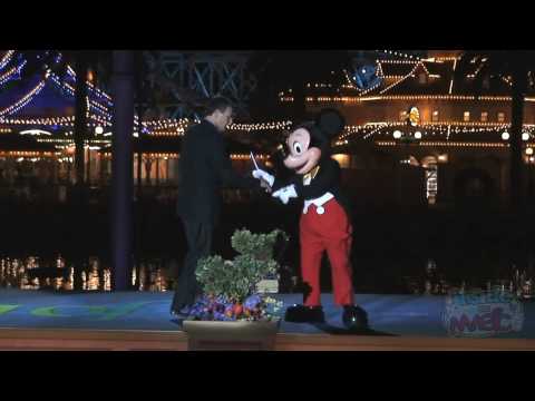 World of Color premiere event with talking Mickey Mouse at Disney's California Adventure - UCYdNtGaJkrtn04tmsmRrWlw