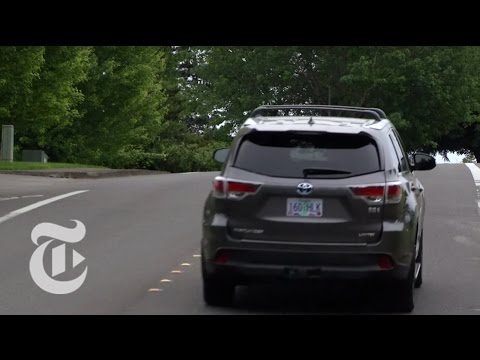 2015 Toyota Highlander Hybrid | Driven: Car Review | The New York Times - UCqnbDFdCpuN8CMEg0VuEBqA