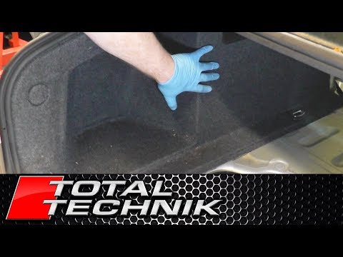 Come smontare il rivestimento laterale del vano bagagli della Audi A4