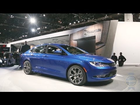 2015 Chrysler 200 - 2014 Detroit Auto Show - UCj9yUGuMVVdm2DqyvJPUeUQ