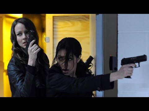 Person of Interest: Sarah Shahi and Amy Acker Season 5 Interview - NYCC 2015 - UCKy1dAqELo0zrOtPkf0eTMw