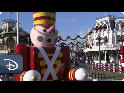 Time-Lapse: Magic Kingdom Park Decorated for the Holidays - UC1xwwLwm6WSMbUn_Tp597hQ