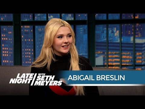 Abigail Breslin on Working with Arnold Schwarzenegger in Maggie - Late Night with Seth Meyers - UCVTyTA7-g9nopHeHbeuvpRA