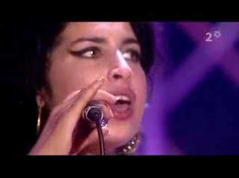 amy winehouse - back to black (live album chart show 2006) - UCr6ZfKdh7d-Prw7iYRgma6w