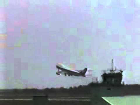 برق يضرب طياره