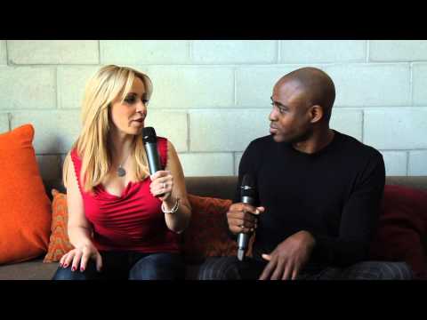 Injustice Battle Arena Celebrity Experts: Wayne Brady and Tara Strong, Voice of Harley Quinn - UCM7EG1_z6zNJdjAYsyTuCyg