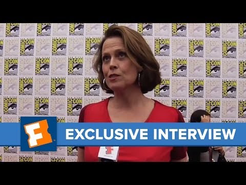 Paul Sigourney Weaver Comic-Con 2010 Exclusive Interview | Comic Con | FandangoMovies - UCMawOL0n6QekxpuVanT_KRA