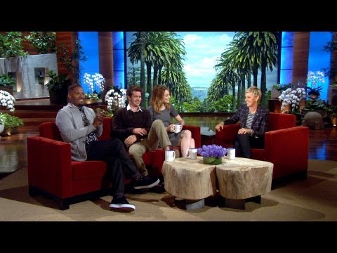 Ellen Asks Emma Stone and Andrew Garfield About Sharing Hotel Rooms - UCp0hYYBW6IMayGgR-WeoCvQ