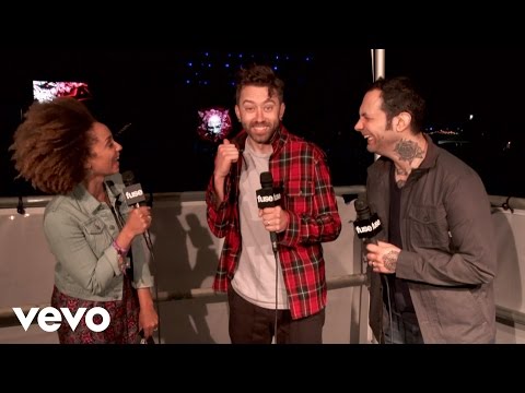 Rise Against - Playing Live and Music Videos (Voodoo 2014) - UC2pmfLm7iq6Ov1UwYrWYkZA