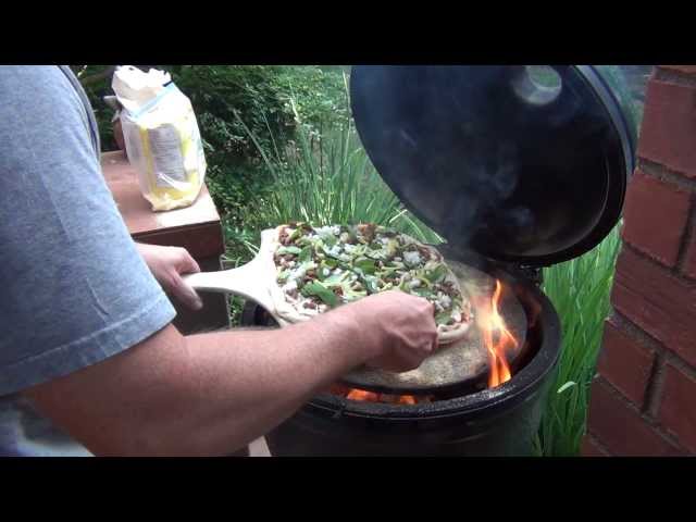 How to Cook the Perfect Pizza on a Big Green Egg