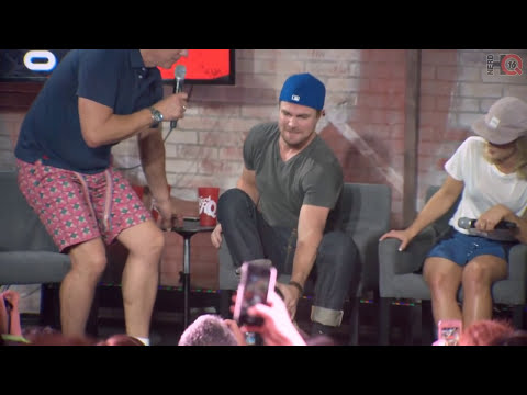 NerdHQ 2016: A Conversation with Stephen Amell and Friends - UC0JBkXHIa5Co_Jx4Q-2ukTg