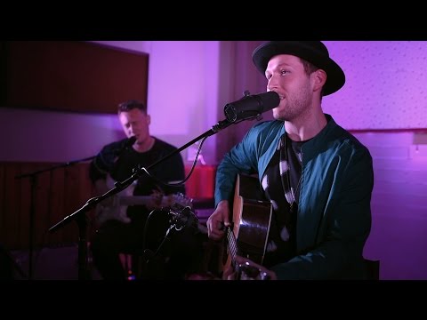 Aston Rd Sessions : Thomas Oliver - Shine Like The Sun (ft. Louis Baker) [Live] - UCMPNznS-km28kY_yYiDQb6w