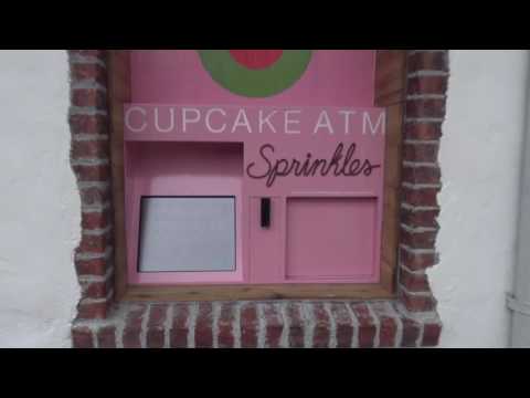 Sprinkles cupcake ATM machine at Disney Springs, Walt Disney World - UCYdNtGaJkrtn04tmsmRrWlw