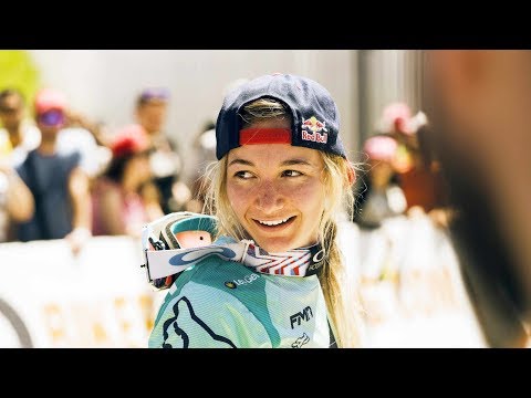 Mad Downhill skills from Tahnee Seagrave | Winning Ride from UCI MTB World Cup Canada 2017 - UCblfuW_4rakIf2h6aqANefA