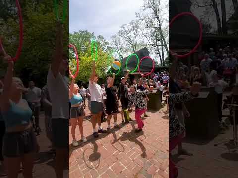 Magician Uses Leaf Blower For Trick | People Are Awesome - UCIJ0lLcABPdYGp7pRMGccAQ
