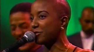 Bamboleo - Con un Canto en el Pecho [1996]