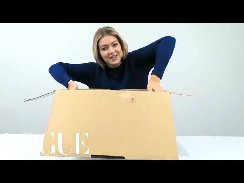 Holiday Unboxing: What Should You Gift a Touring Musician? Gigi Hadid Weighs In - Vogue - UCRXiA3h1no_PFkb1JCP0yMA