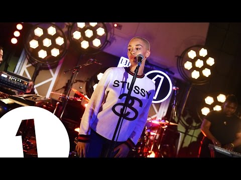 Jorja Smith - Where Did I Go? (Live at Future Festival 2017) - UC-FQUIVQ-bZiefzBiQAa8Fw